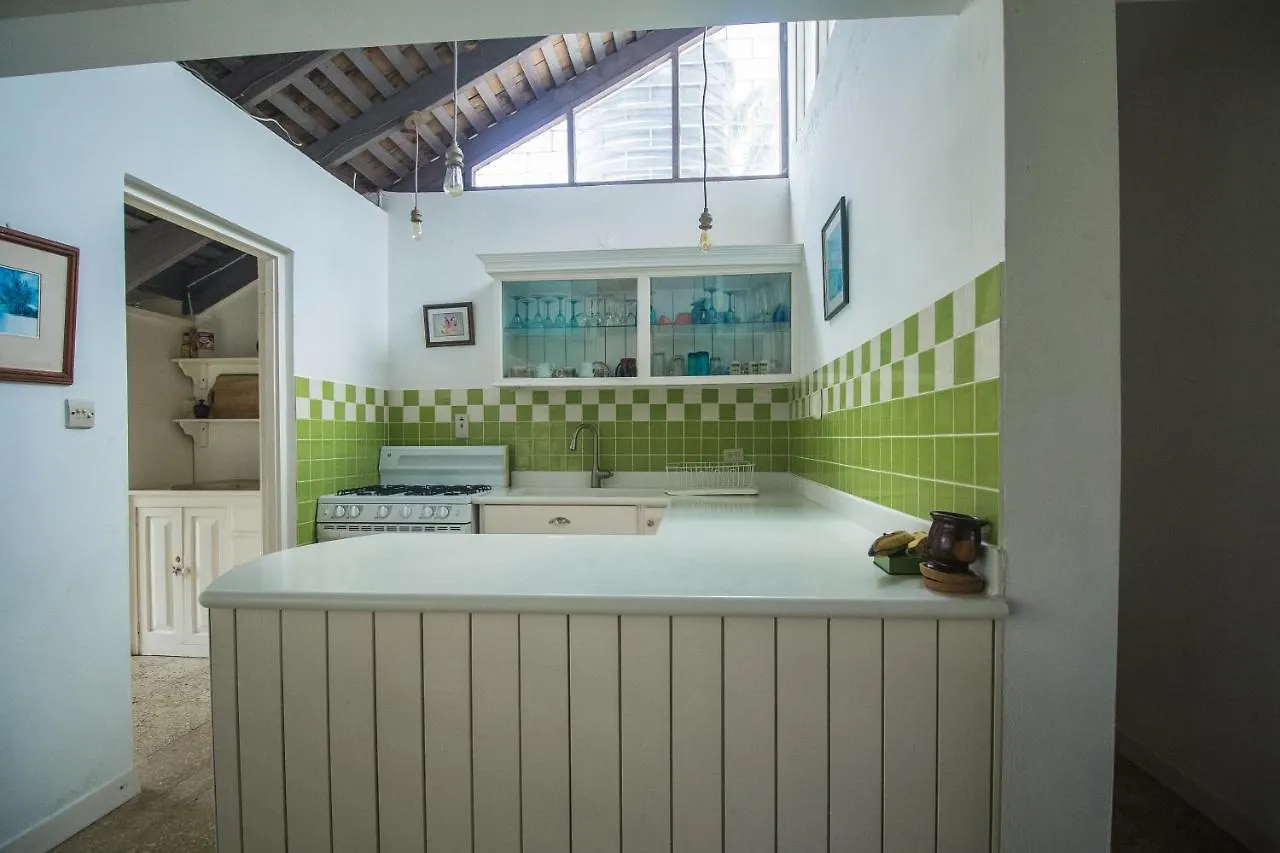 Carey Park Island Breeze Beach Villa ג'מייקה