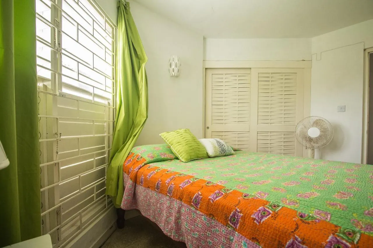 Carey Park Island Breeze Beach Villa ג'מייקה